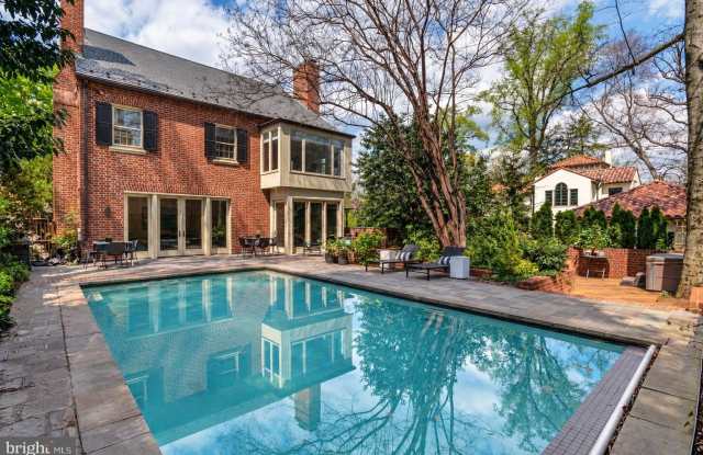 2468 BELMONT Road NW Gallery 2