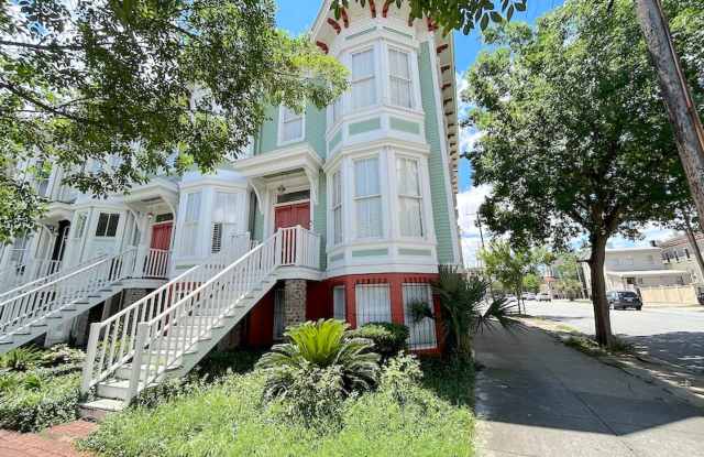 FURNISHED 2 BED | 1 BATH | VICTORIAN DISTRICT photos photos