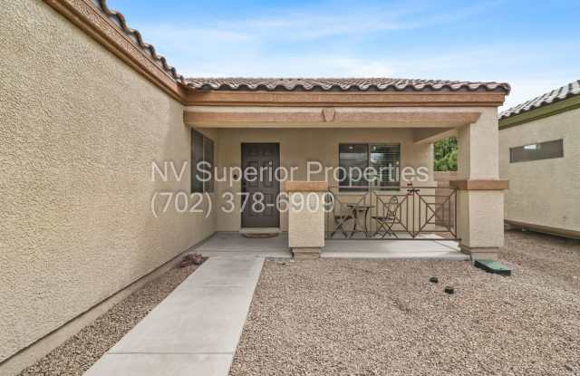 Single Story! SOLAR PANELS! Three Car Garage!! NO Carpet! Gallery 4