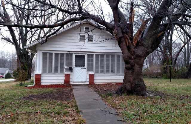 2328 S Harris Ave - 2328 South Harris Avenue, Independence, MO 64052