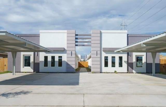 5200 North Dahlia Street - 2 photos photos
