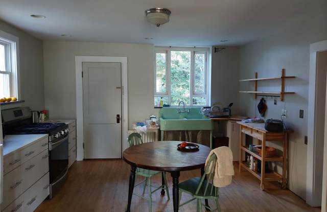 201 Kingsbury Road Gallery 4