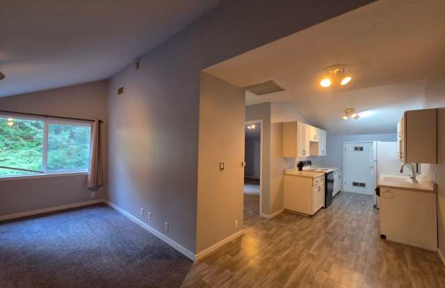 Quaint Gig Harbor One Bedroom for Rent! Available Now! Gallery 1