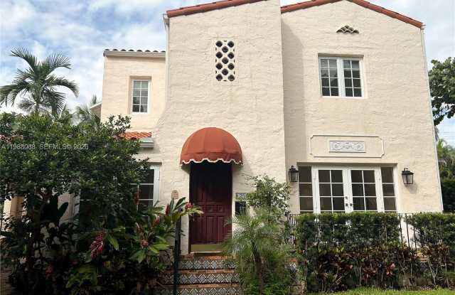 2504 Alhambra Cir photos photos