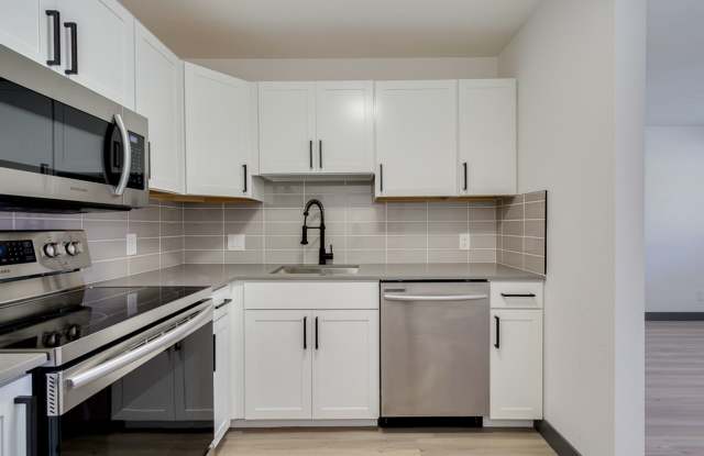 Old Town Scottsdale - One Bedroom w/ Private Patio! Gallery 3