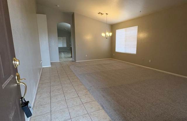 AVAILABLE NOW - TREELINED GILBERT NEIGHBORHOOD!!! Gallery 4