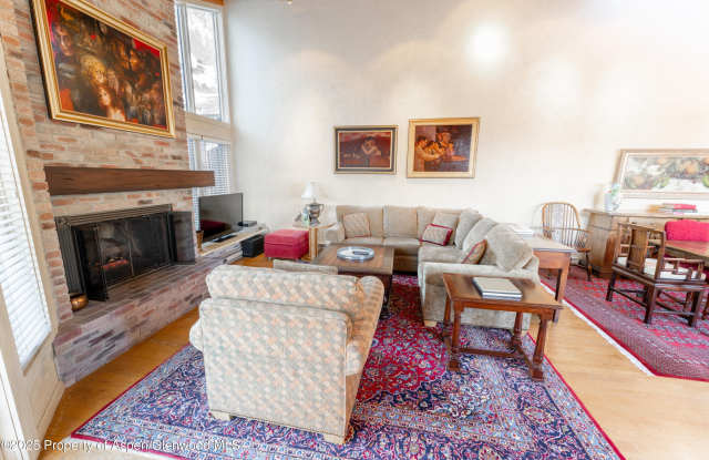 117 W Hyman Gallery 3