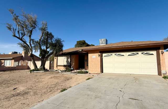 Fully Furnished 4-Bedroom Home in Prime Central Las Vegas Location photos photos