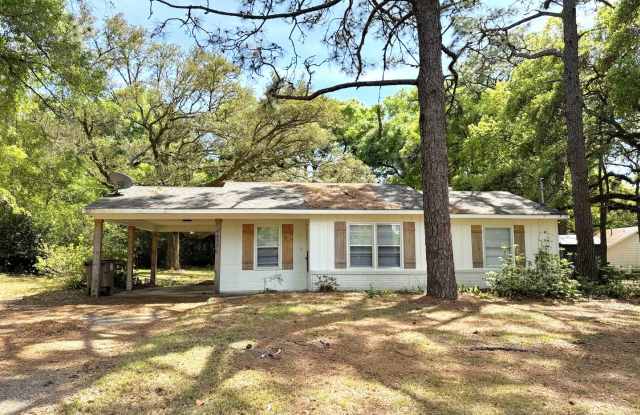 3/1 Near South Alabama Campus photos photos