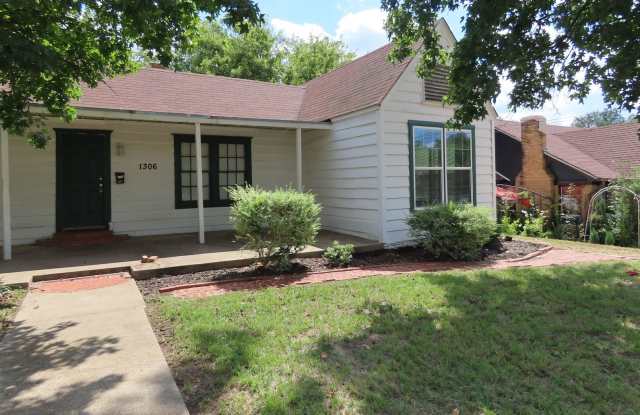 Newly Renovated, Spacious 3 Bedroom, 2 Bath Home w/Bonus Room! photos photos