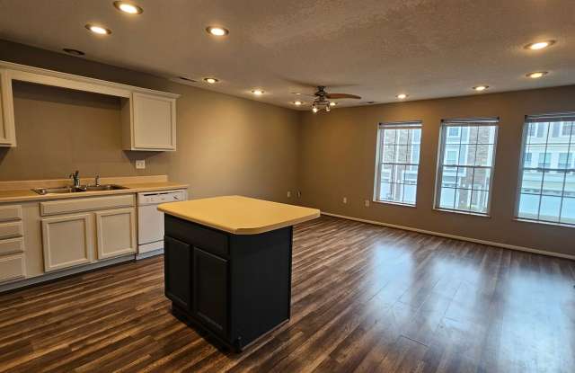 Modern 3-Level Townhouse in a Desirable Neighborhood – Spacious  Stylish! photos photos
