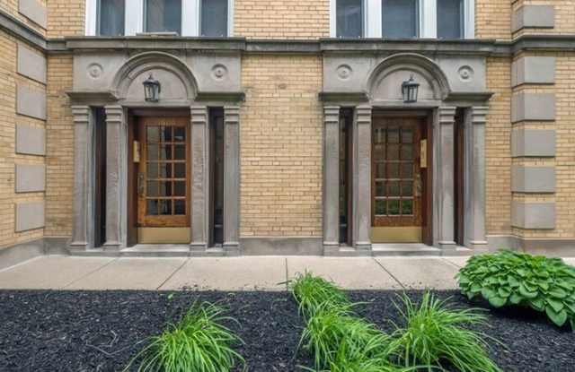 1604 West Berteau Avenue Gallery 3