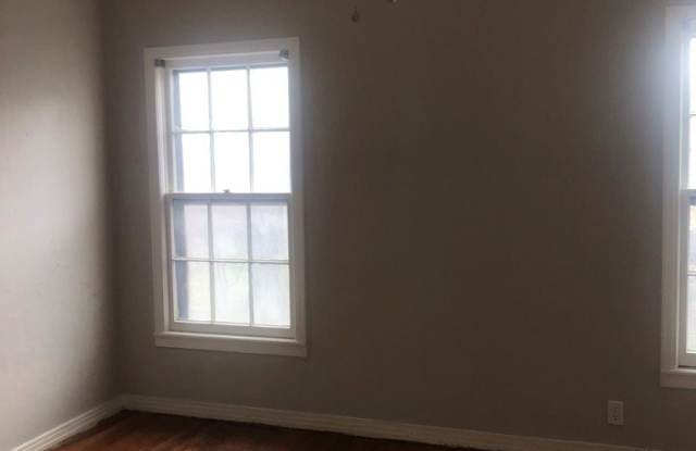 416 S Van Buren Street Gallery 4