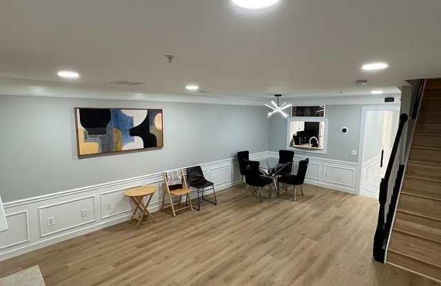 46930 COURTYARD Square Gallery 4