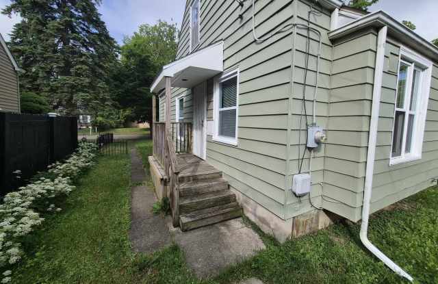 2038 Copeman Boulevard Gallery 4