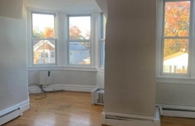 32 Maple St Gallery 3