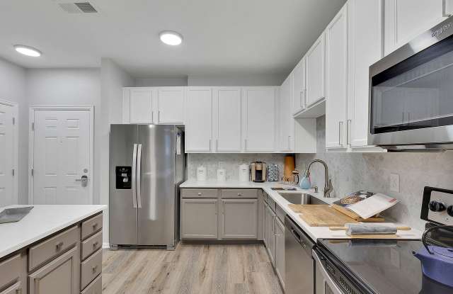 Avia Lowry photos photos