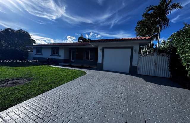 12745 SW 33rd Ter photos photos