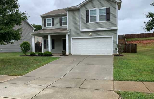 Spacious 4BR House in Charlotte Gallery 1