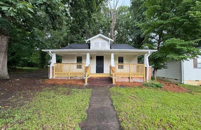 Welcome home to 917 E Dayton St in High Point — a well-appointed 3-bedroom, 1-bathroom house offering modern features and comfortable living in a convenient location. photos photos