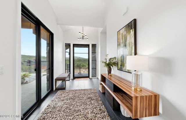 1285 E Lasso Trail Gallery 4