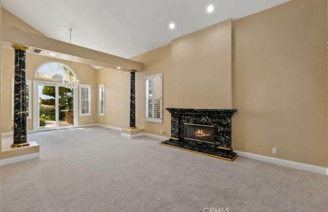 22401 Bayberry Gallery 3