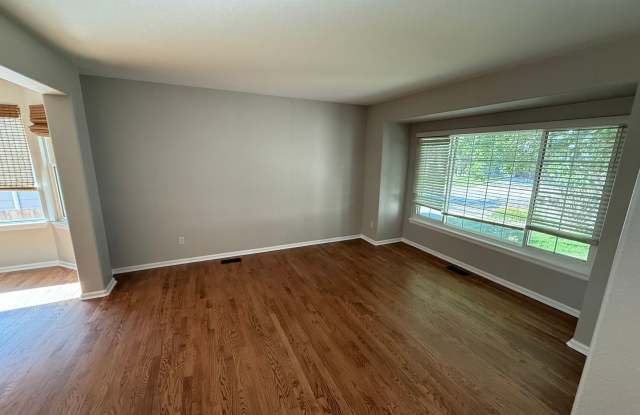 Spectacular 5 Bedroom Home in Rock Creek Gallery 3