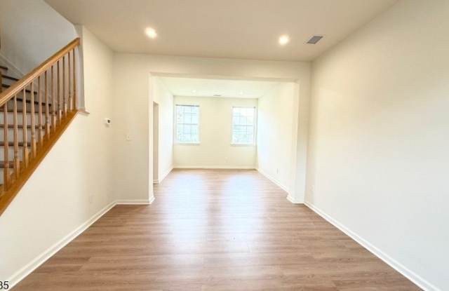 6 Joanne Ct Gallery 4