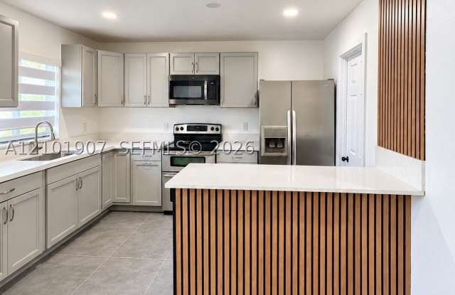 28099 SW 143rd Ct Gallery 4