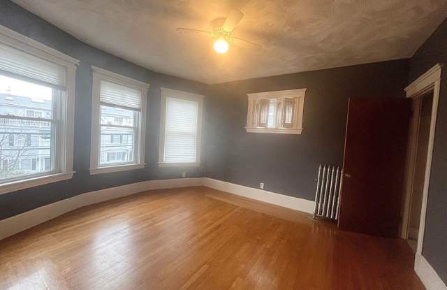 3 Off-Street Parking & In-Unit Laundry 3-bed photos photos
