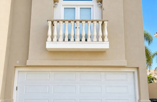 2020 Santa Ana Avenue Unit F Gallery 2