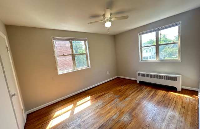 Historic Anacostia | 2bd 1bth| Hardwood Floors | Large Approx 800 sqft| Heat, Water, Electric Incl. Gallery 2