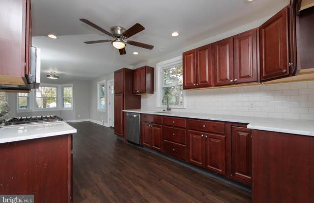324 ELM AVENUE - 324 Elm Avenue, Woodbury Heights, NJ 08097