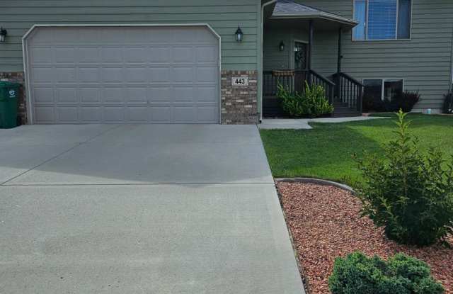 4 BED | 3 BATH | SPLIT-FOYER HOME | DOUBLE GARAGE | BOX ELDER photos photos