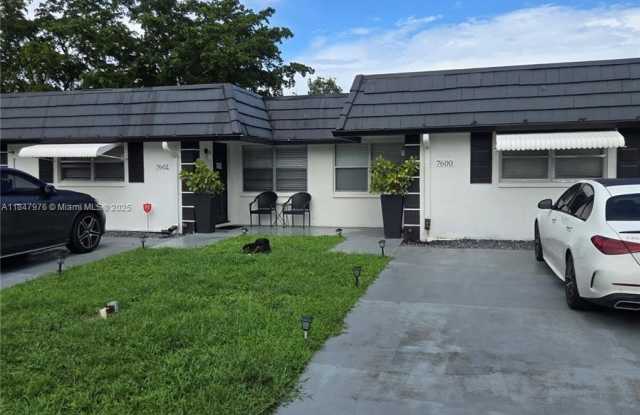 7602 NW 73rd Ter photos photos