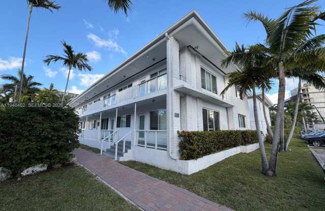 1065 98th St photos photos