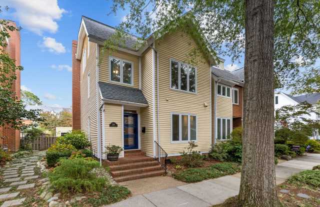 Spacious 4-Bedroom End-Unit Home with 2 Master Suites. Gallery 1