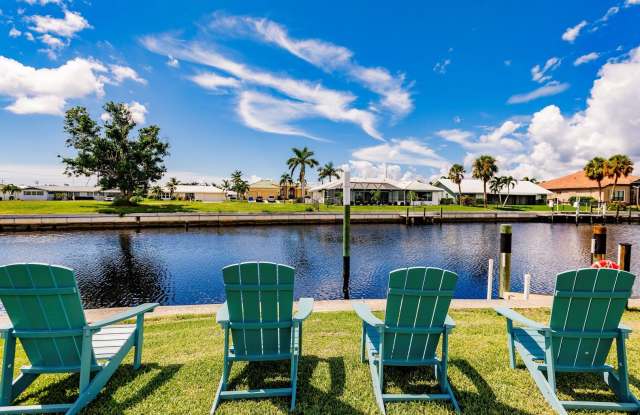 Fully Furnished Gulf Access Pool Home 3 bed 2 bath with boat lift Gallery 4
