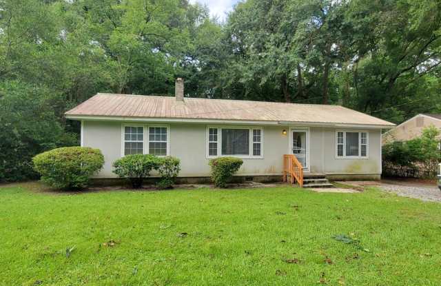 Spacious 3-Bedroom Home with Fireplace, and Large Backyard in Valdosta! photos photos