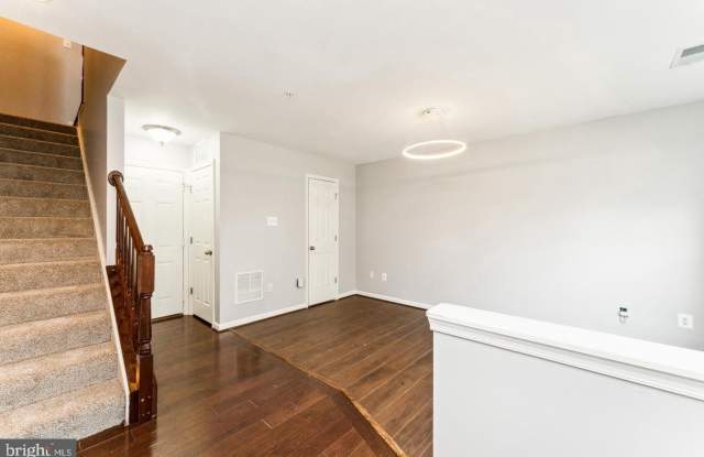 7203 SILVER THORN Way Gallery 4