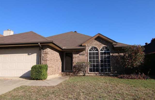 8729 Sabinas Trail - 8729 Sabinas Trail, Fort Worth, TX 76118