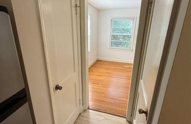 2403 Lyndhurst Avenue Gallery 4