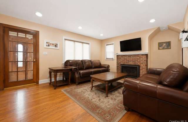 442 Langley Avenue Gallery 3