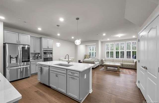 40059 Premier Drive Gallery 1