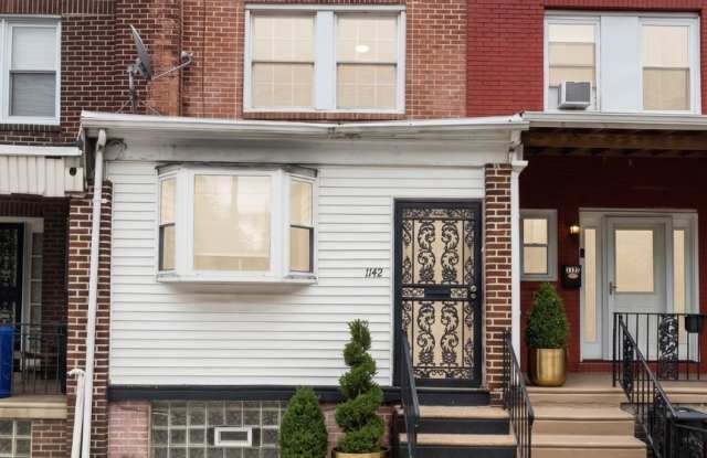 1142 E. Woodlawn St. photos photos