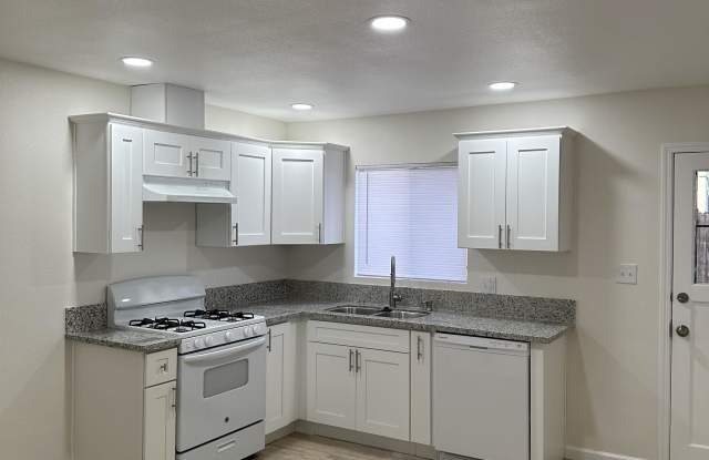 4321 W. Myrtle Avenue - 4323 photos photos