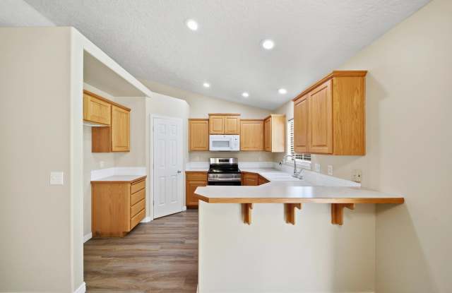 5238 S Apsley Pl Gallery 3