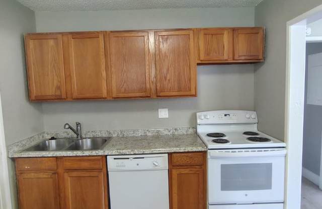 Fully Renovated 3/1 -Singe Family Available for Immediate Rent! photos photos
