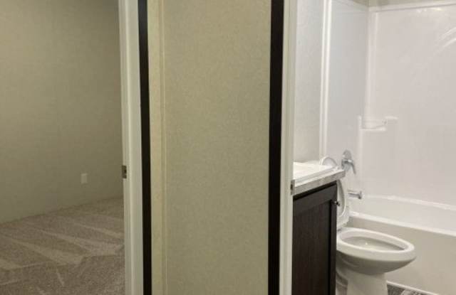 2800 West Memorial Drive photos photos