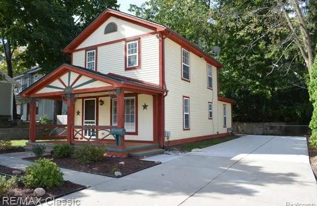 307 N CENTER Street Gallery 2